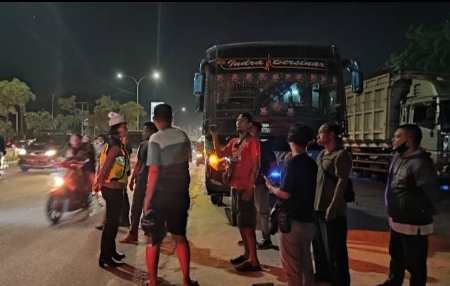 Dibonceng Ayah Naik Motor Bertabrakan dengan Bus, Anak Tewas Sopir Menghilang